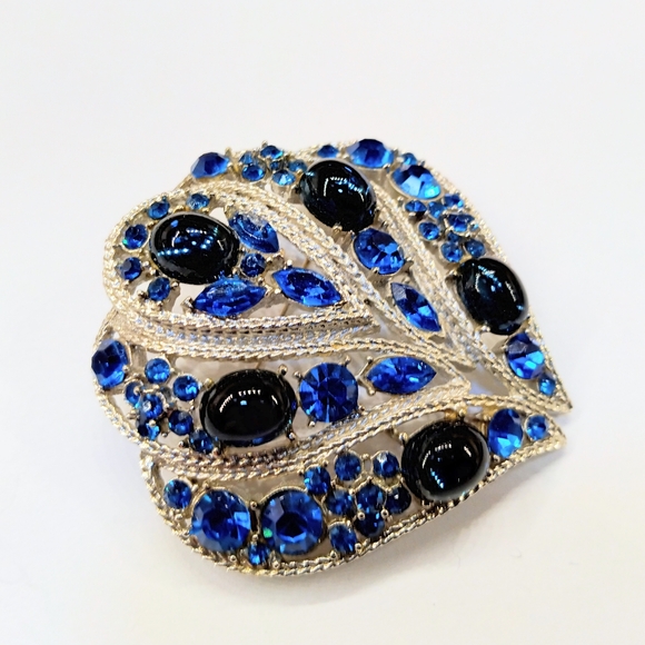 【like a vintage blue stone】 Gorgeous Vintage Blue Stone Brooch
